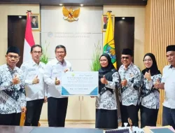 Dukung Dunia Pendidikan, Pemkab Buol Salurkan CSR untuk HUT PGRI