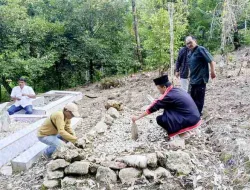Jelang HPN, Sejumlah Wartawan Ziarah di Makam Ketua PWI Morowali