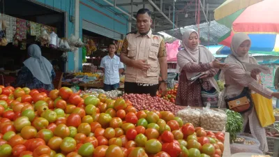 Satgas Pangan Bareskrim Polri dan Bapanas Tinjau Pasar Sentral Poso, Pastikan Harga dan Stok Pangan Terkendali