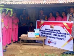 Sembako untuk Lansia Warnai Hari Bhayangkara di Poso